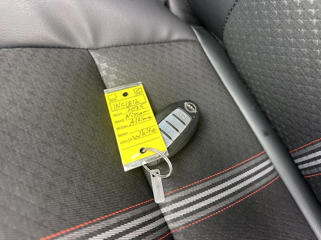 Used 2025 Nissan Altima 2.5 SR image 32
