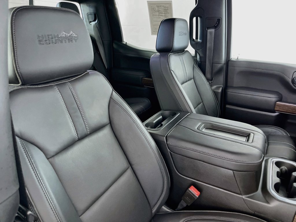Used 2022 Chevrolet Silverado 1500 High Country w/ Technology Package AWD/4WD image 32