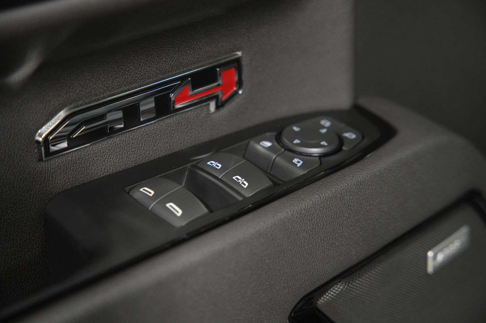 Used 2025 GMC Sierra 1500 AT4 w/ AT4 Premium Package image 30