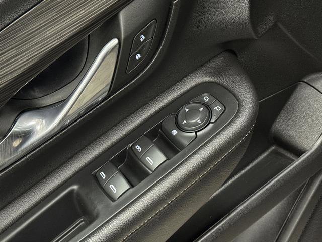 Used 2023 GMC Terrain SLE w/ Driver Convenience Package image 27