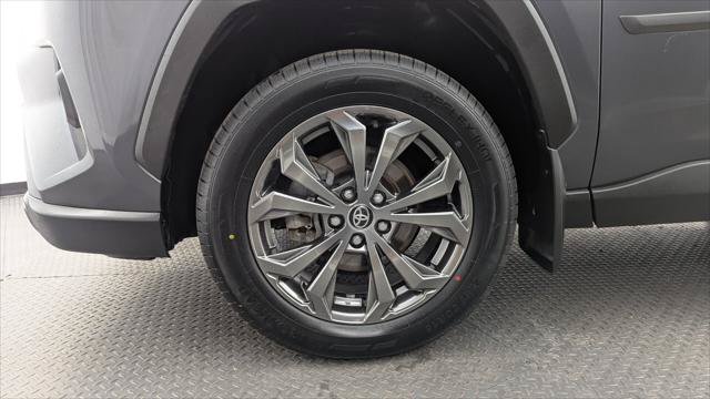 Used 2022 Toyota RAV4 XLE Premium AWD/4WD image 26