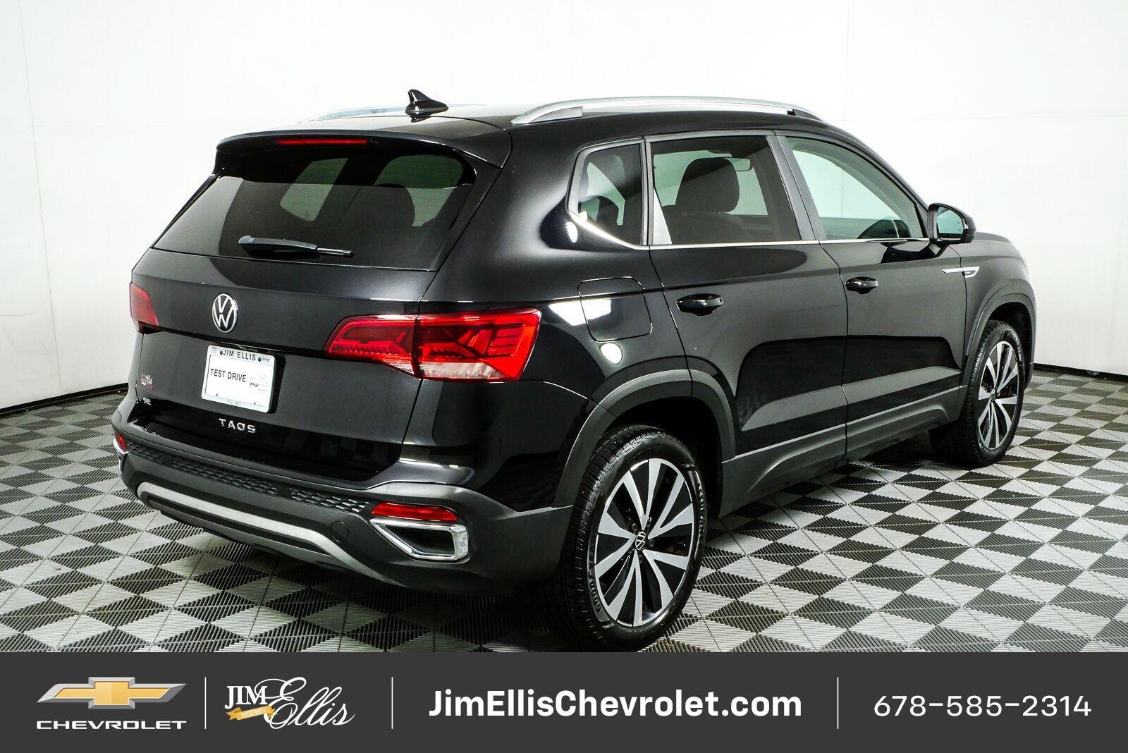 Used 2023 Volkswagen Taos SE FWD image 3