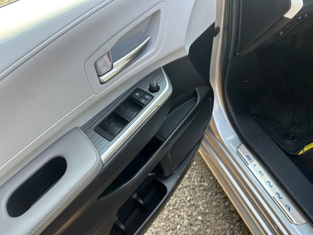 Used 2025 Toyota Sienna XLE w/ XLE Plus Package AWD/4WD image 11