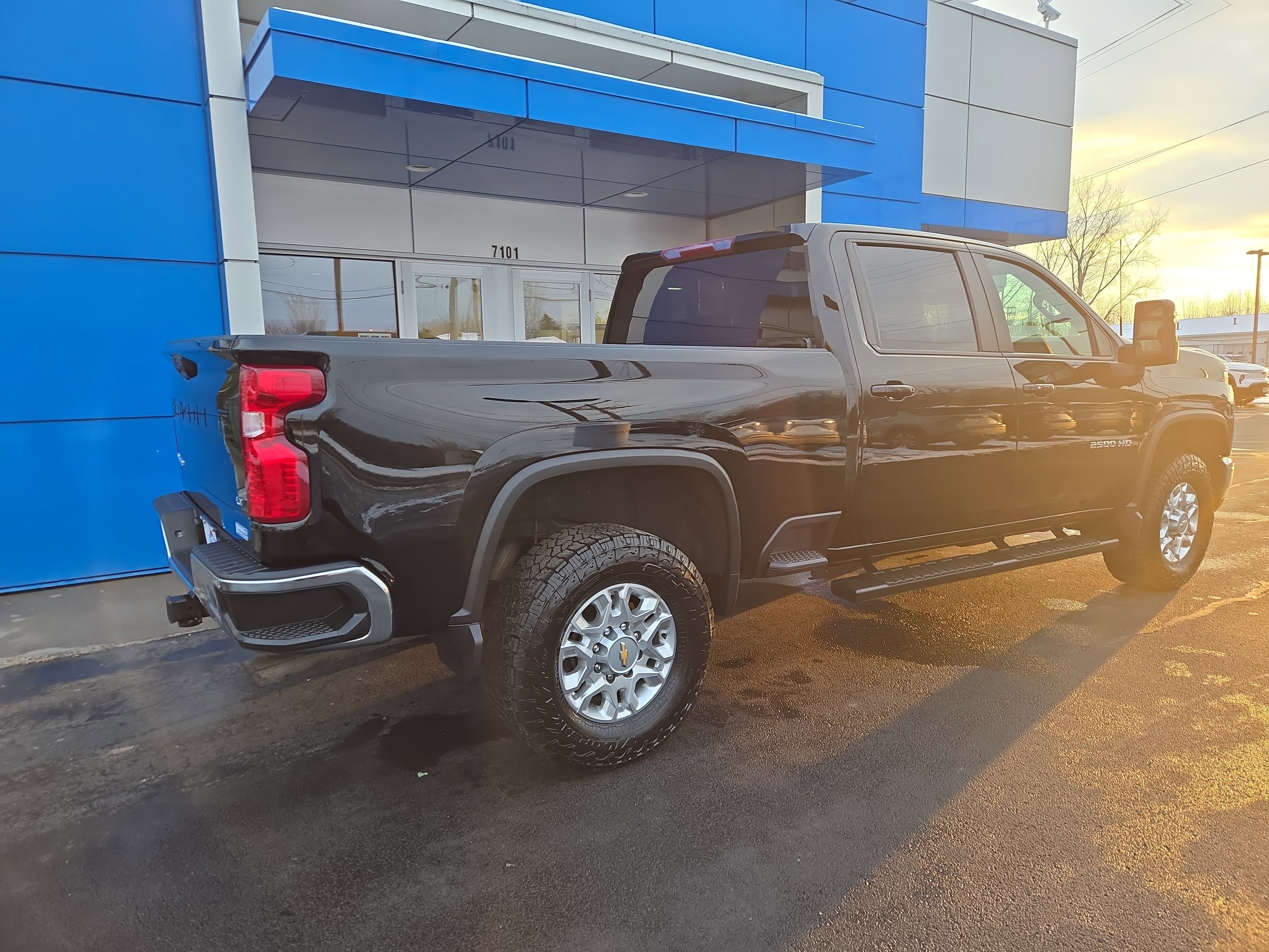 Used 2024 Chevrolet Silverado 2500 LT image 12