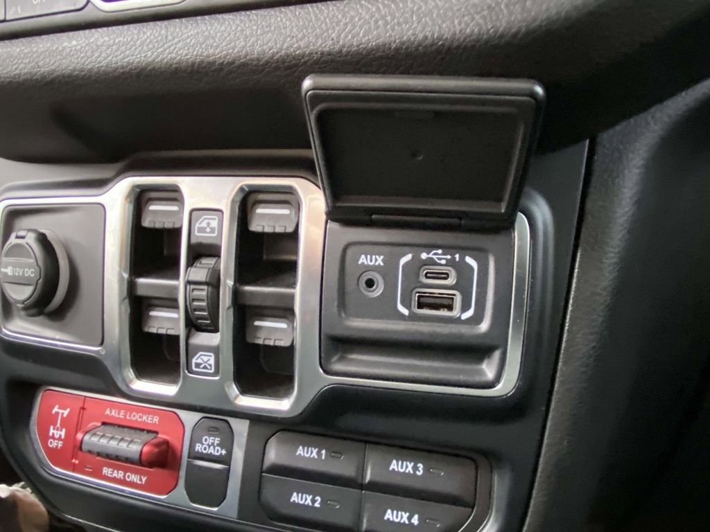 Used 2024 Jeep Wrangler Willys image 21