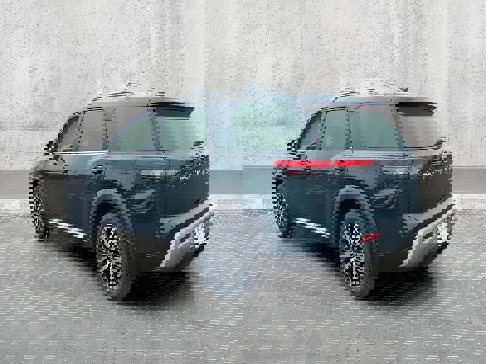 Used 2024 Nissan Pathfinder Platinum AWD/4WD image 11