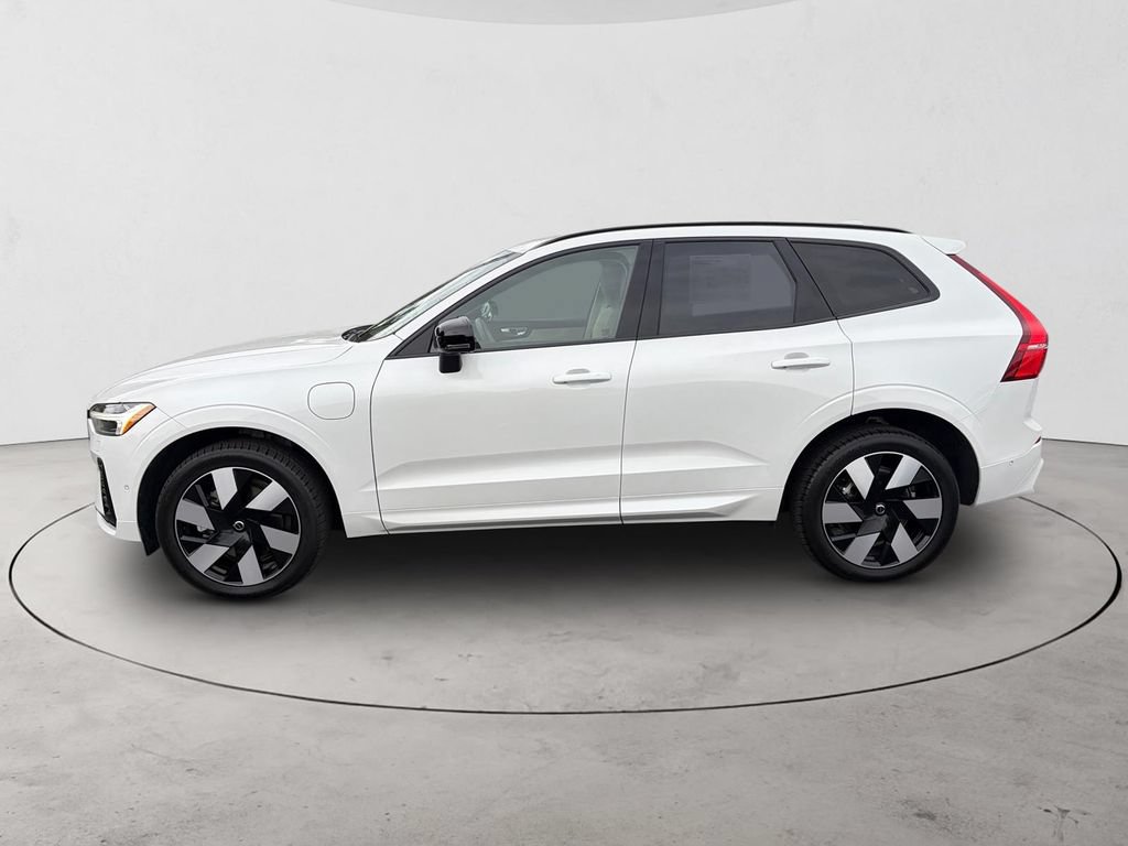 Certified 2025 Volvo XC60 T8 Plus AWD/4WD image 3
