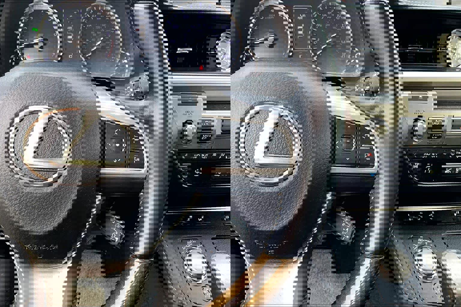 Used 2016 Lexus ES 350 w/ Navigation System Package image 23