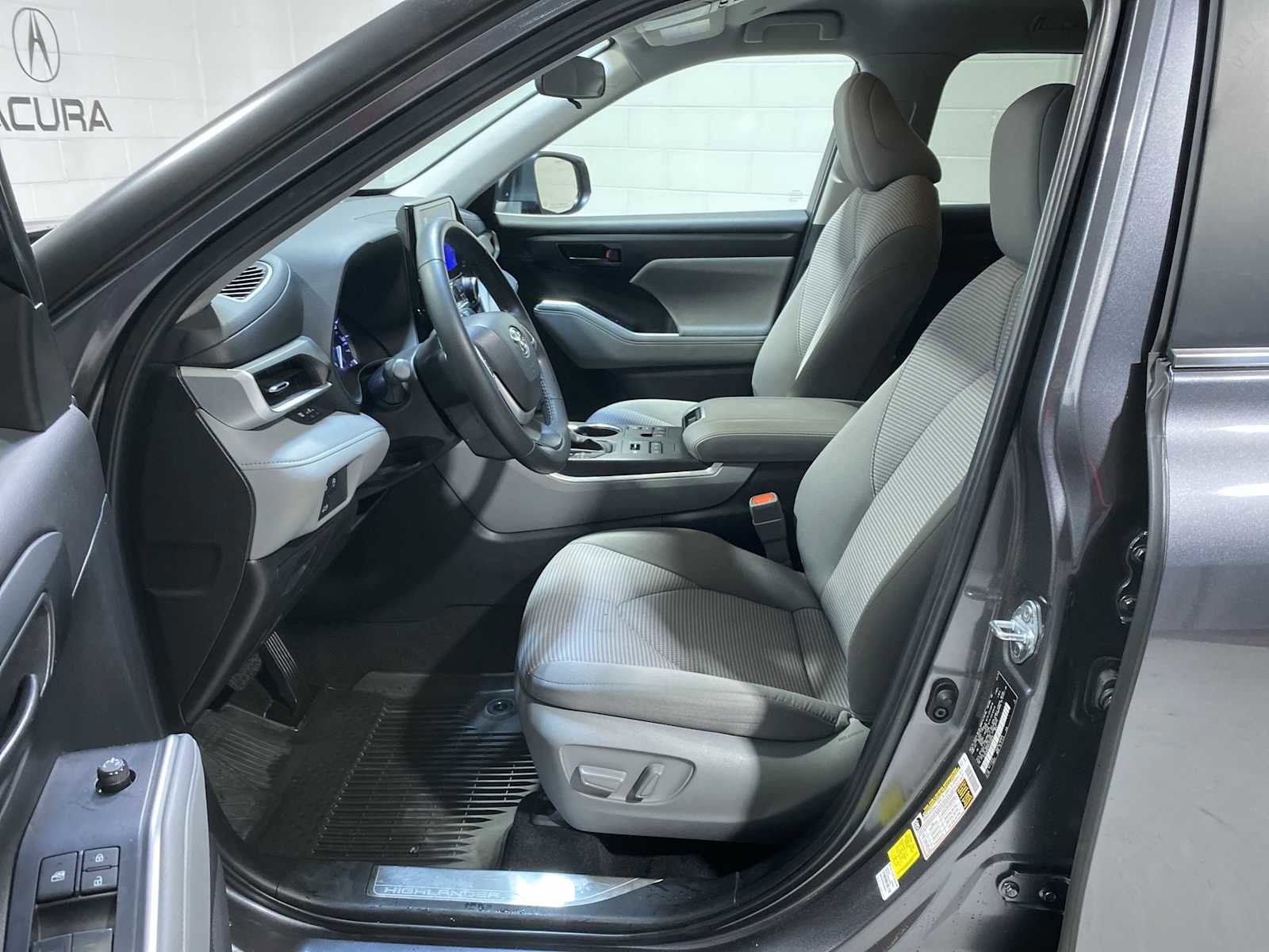 Used 2024 Toyota Highlander LE AWD/4WD video 2