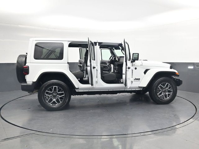Used 2025 Jeep Wrangler Unlimited Sahara AWD/4WD image 41