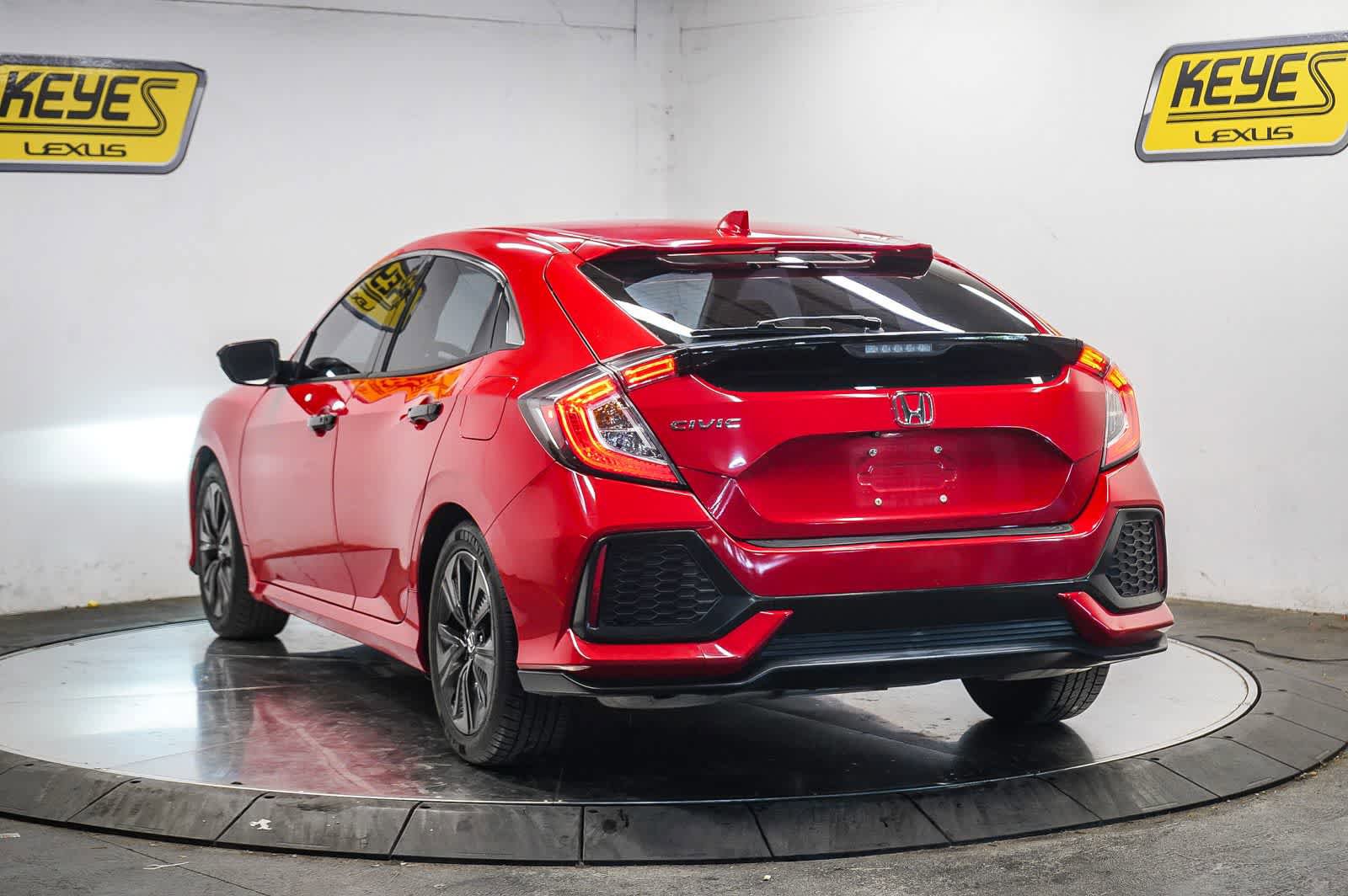 Used 2018 Honda Civic EX image 2