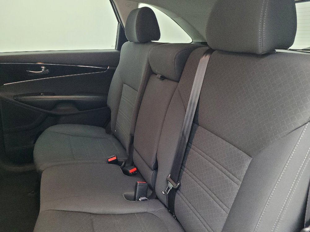 Used 2020 Kia Sorento LX FWD image 18