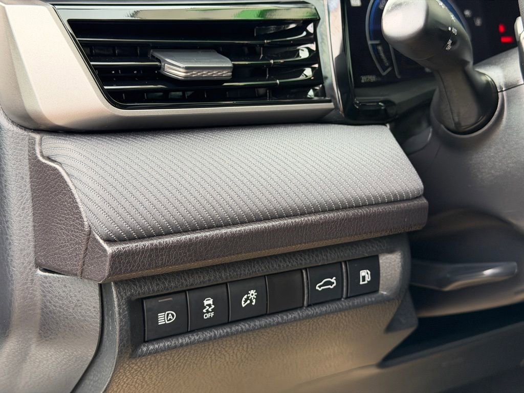 Used 2025 Toyota Camry SE image 25