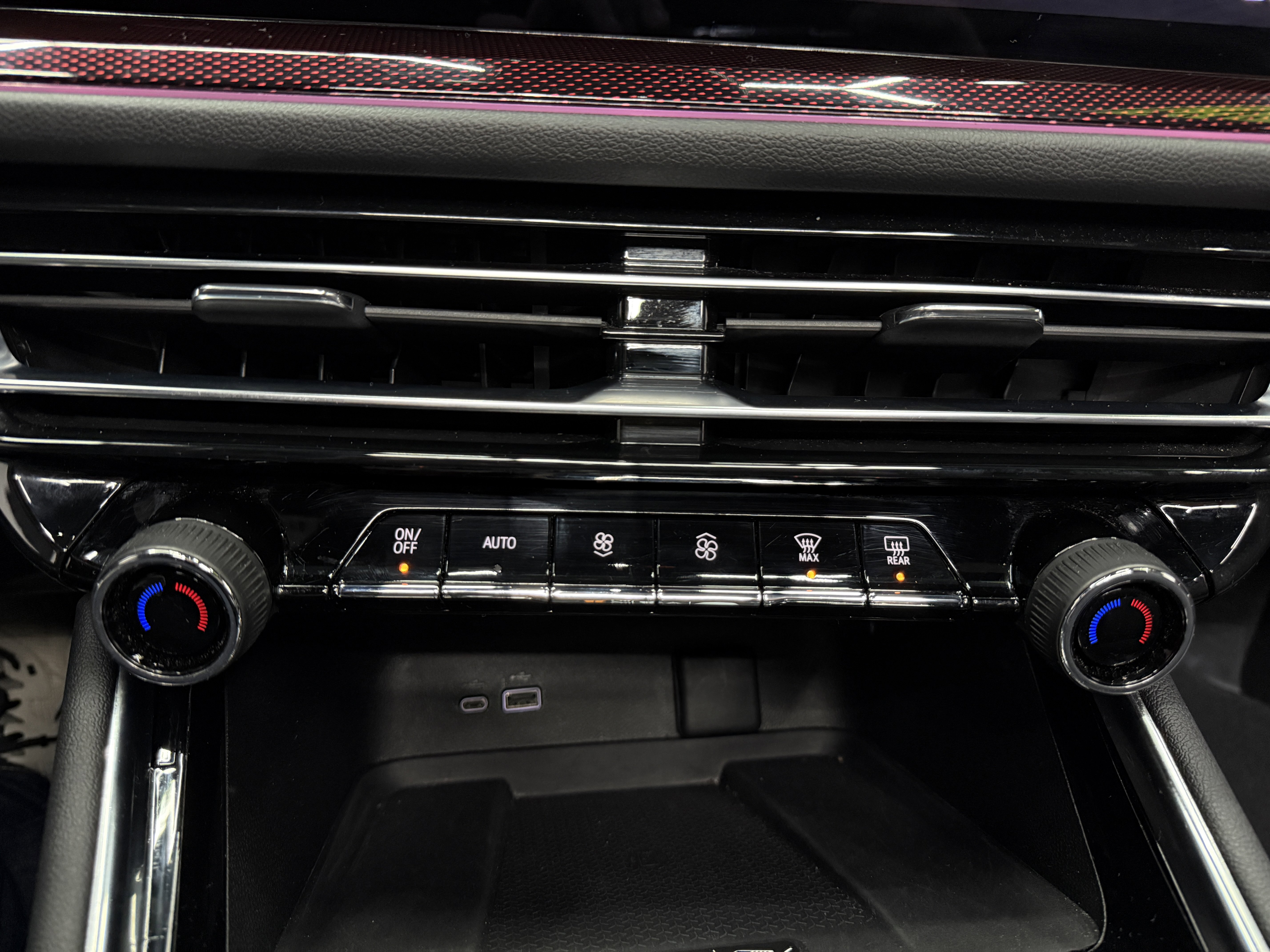 Used 2024 Chevrolet Traverse RS image 24