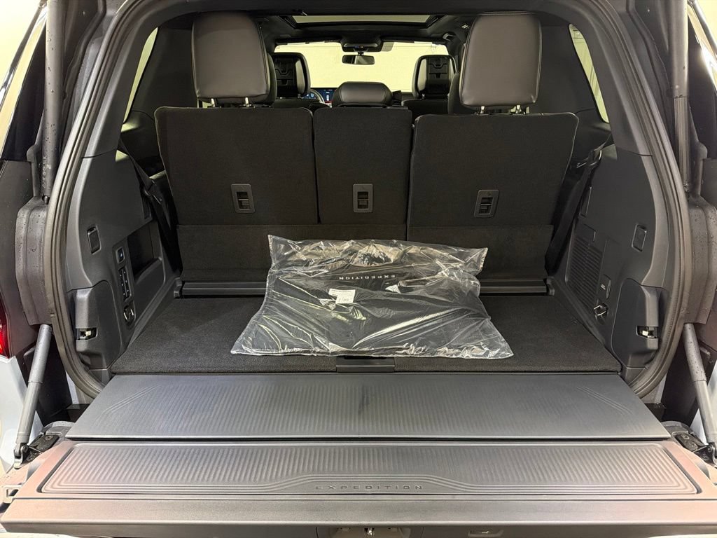New 2027 Ford Expedition Platinum w/ Stealth Appearance Package AWD/4WD image 46