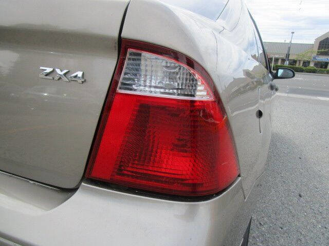 Used 2005 Ford Focus SE image 24