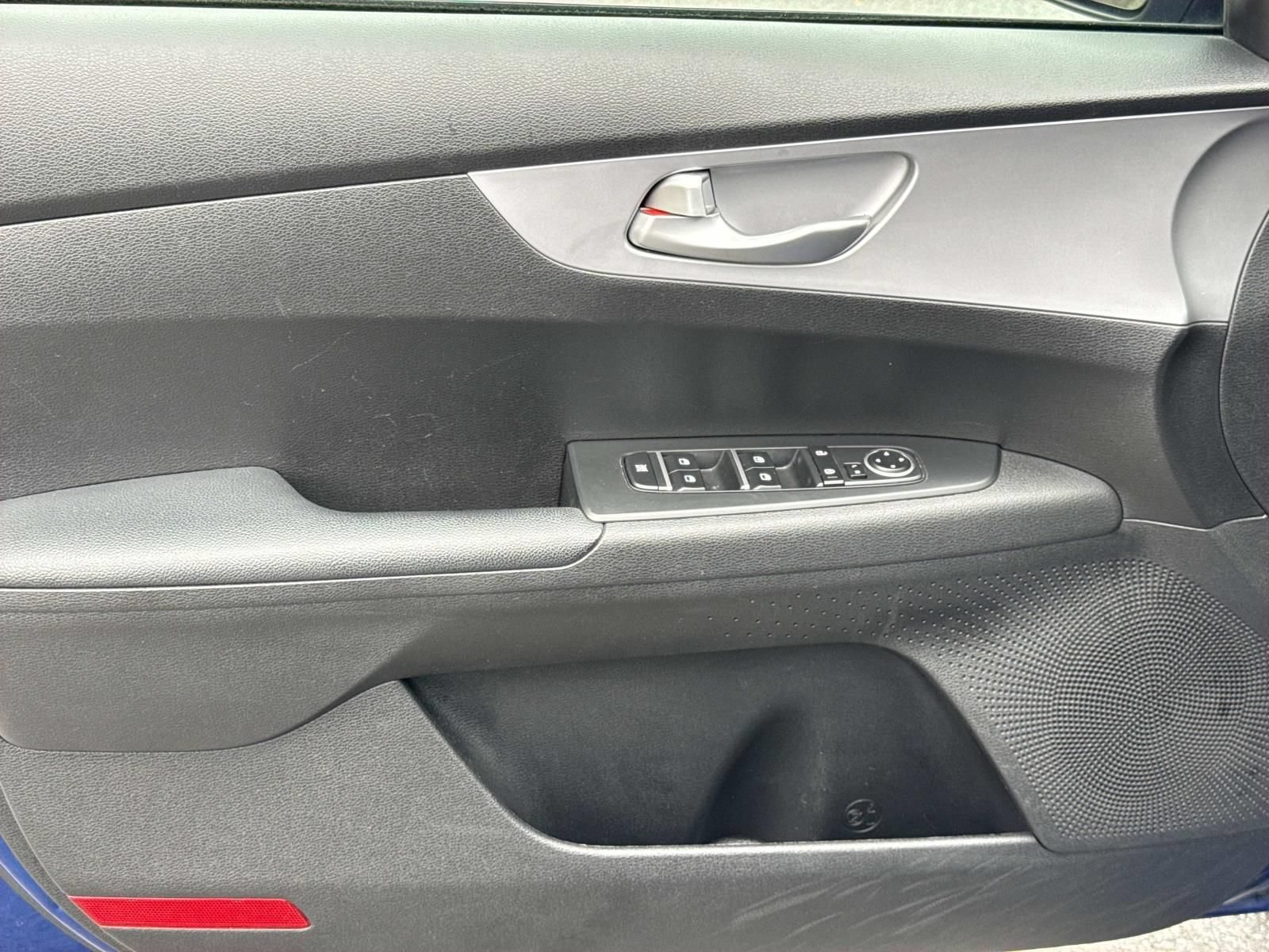Used 2023 Kia Forte LXS w/ LXS Technology Package FWD image 22