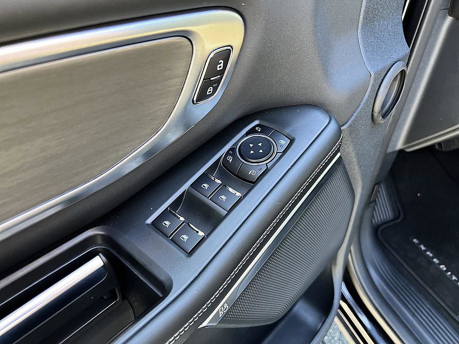 Used 2025 Ford Expedition Max Platinum AWD/4WD image 10
