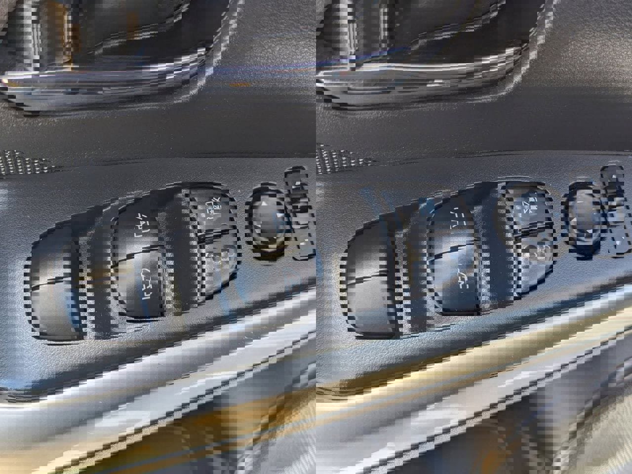 Used 2019 Nissan Kicks SV image 22