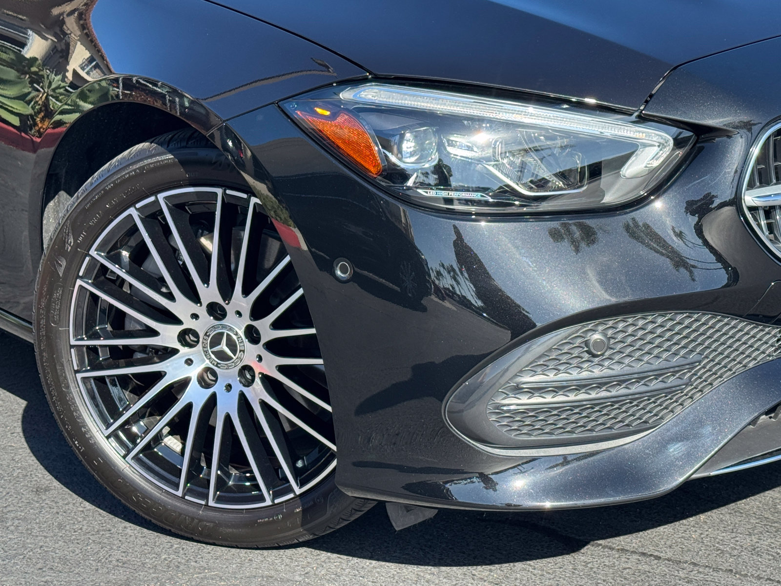 Used 2025 Mercedes-Benz C 300 4MATIC Sedan image 2