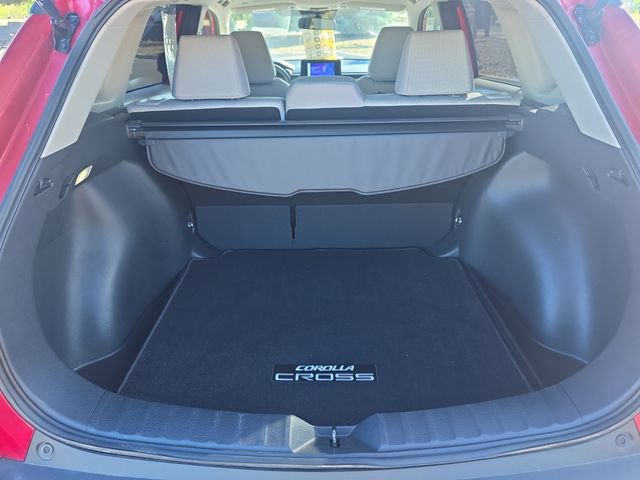 Used 2025 Toyota Corolla Cross LE w/ Moonroof Package FWD image 18