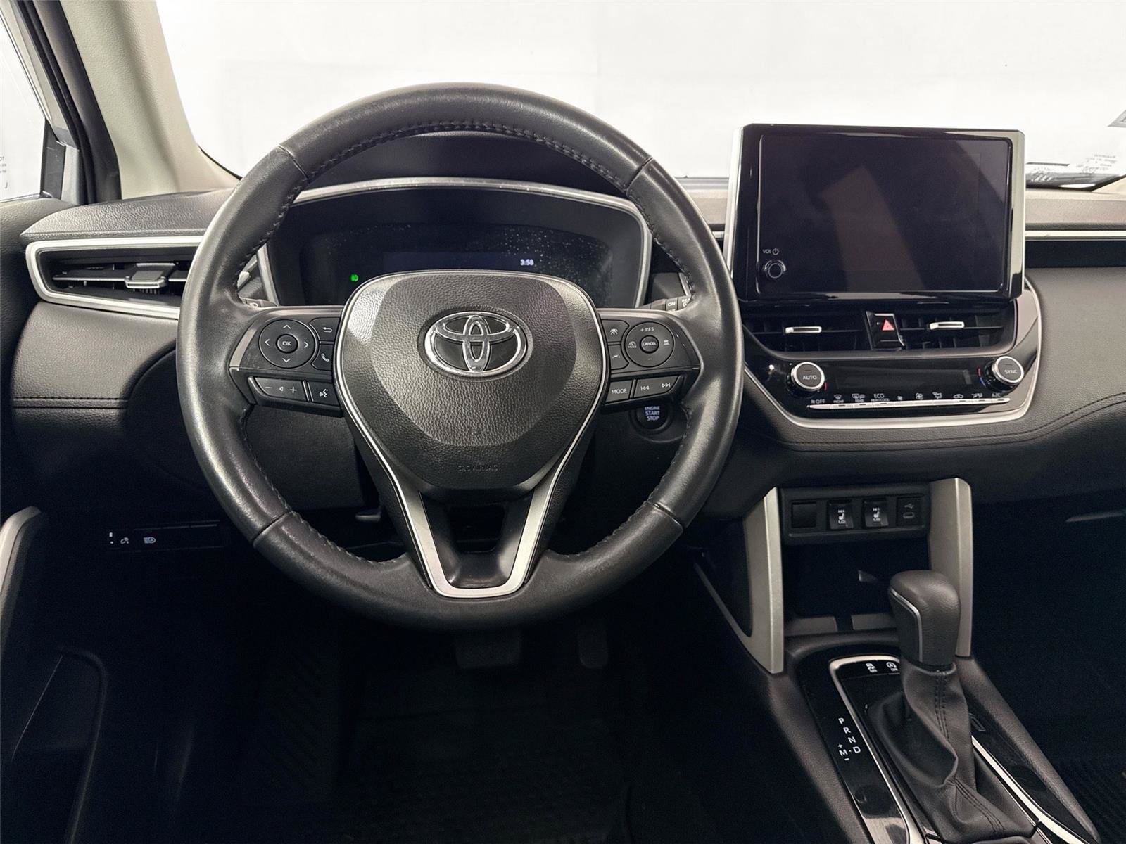 Certified 2025 Toyota Corolla Cross XLE FWD image 30
