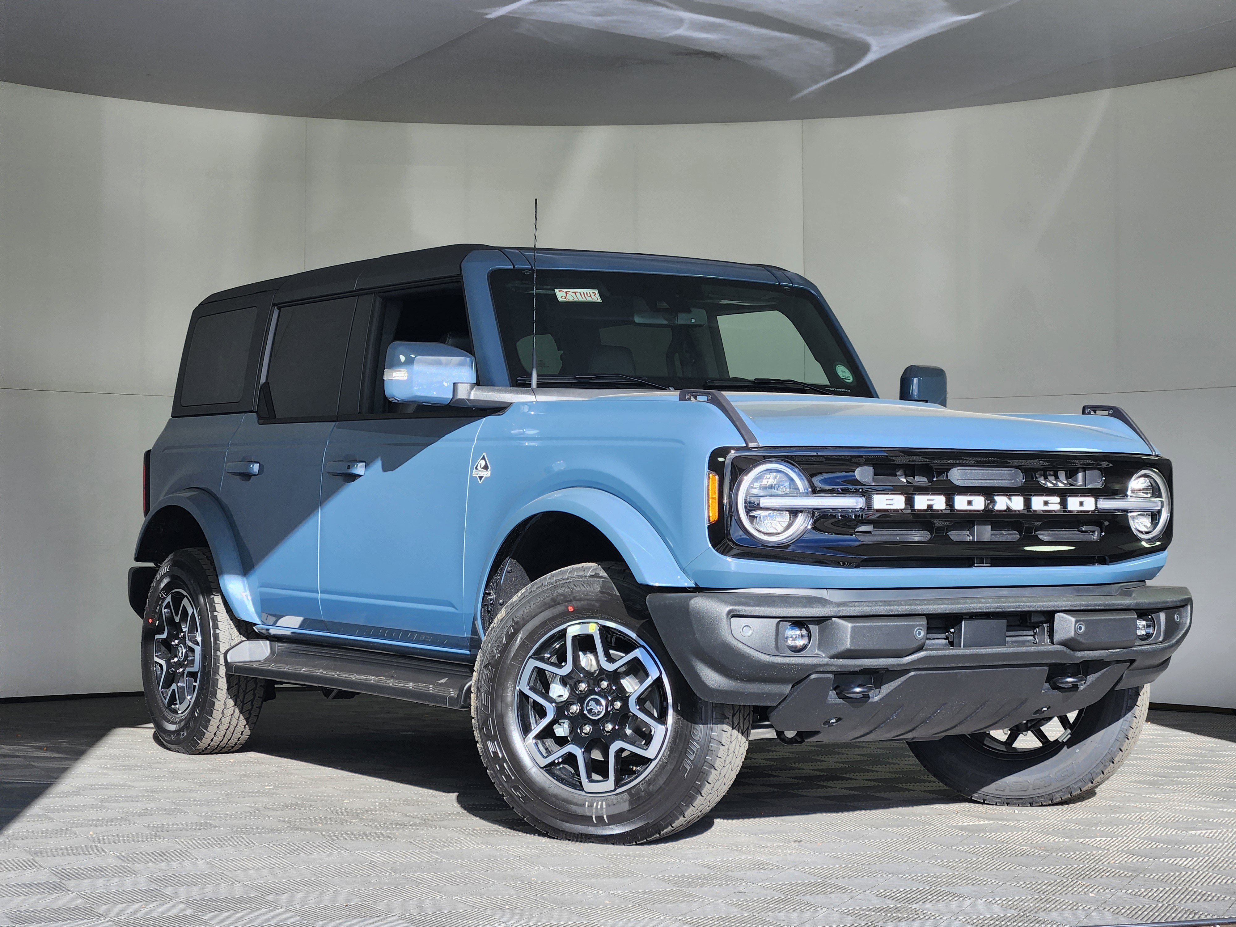 New 2025 Ford Bronco Outer Banks image 1