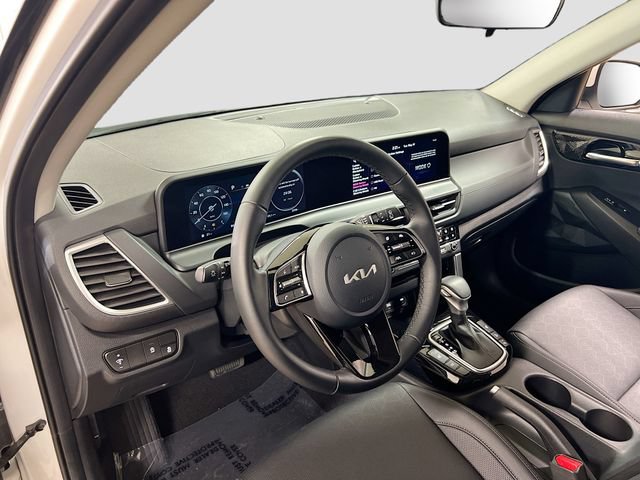 Certified 2025 Kia Seltos EX FWD image 9