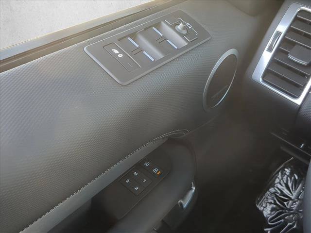 Used 2024 Land Rover Discovery Dynamic SE AWD/4WD image 10