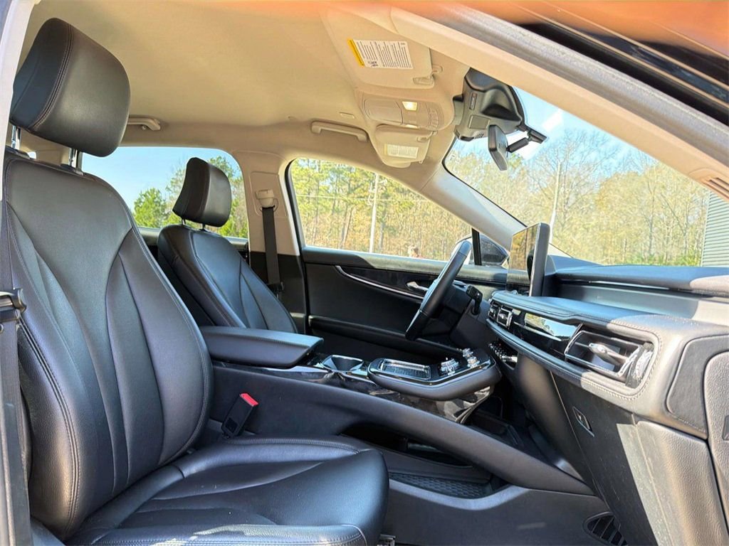 Used 2022 Lincoln Nautilus Standard image 10