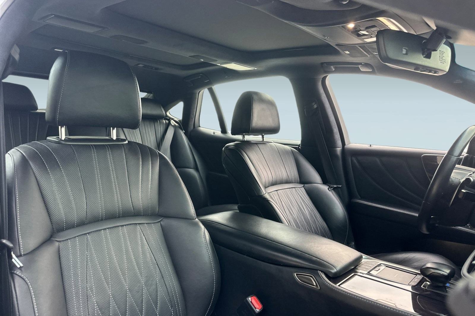 Used 2021 Lexus LS 500 w/ Interior Upgrade Package image 31