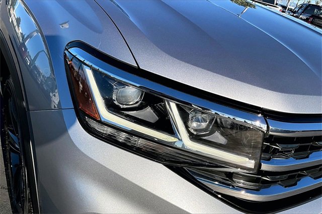 Used 2022 Volkswagen Atlas Cross Sport SEL R-Line image 32