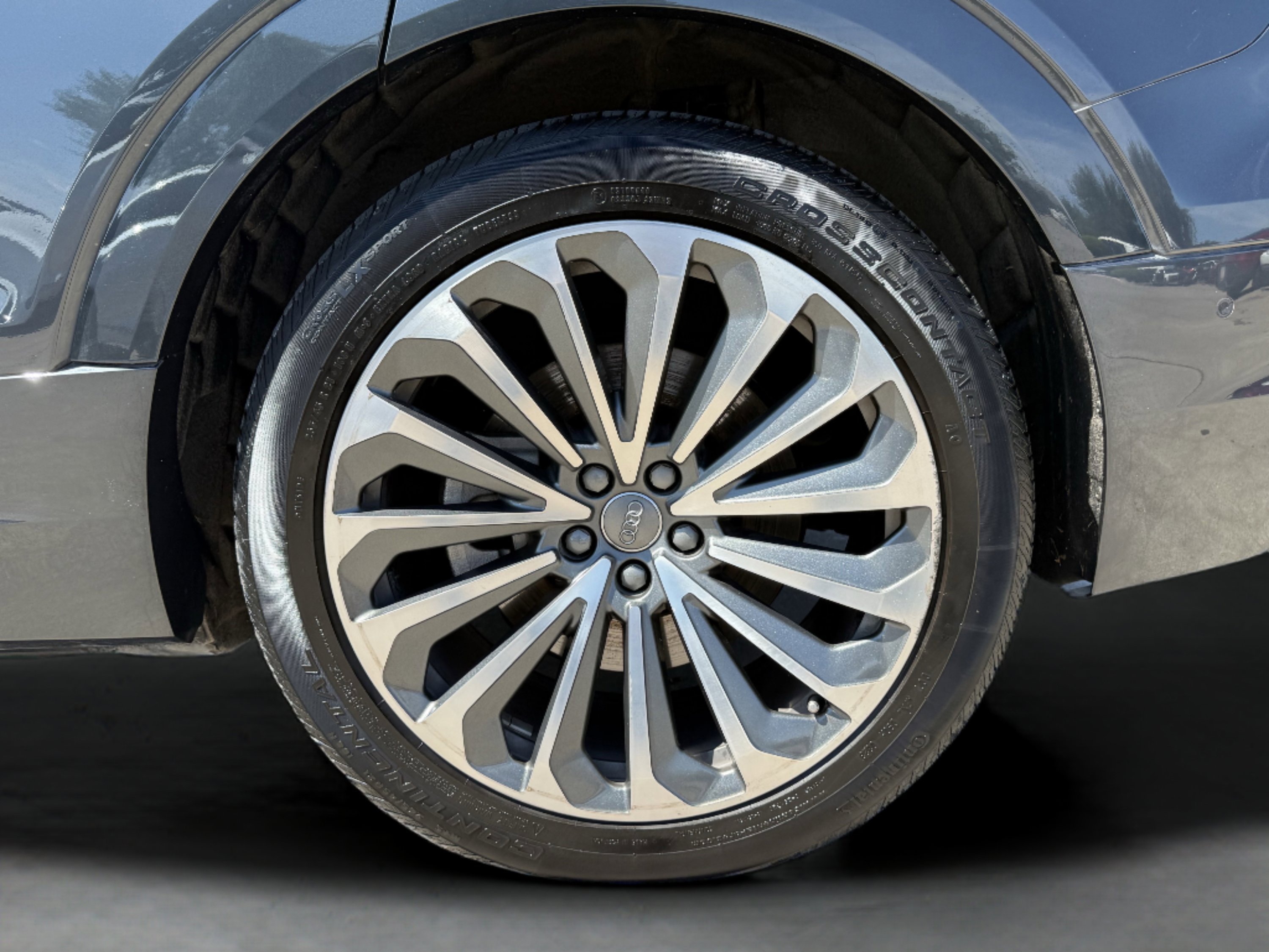 Used 2019 Audi e-tron Prestige w/ Prestige Package image 11