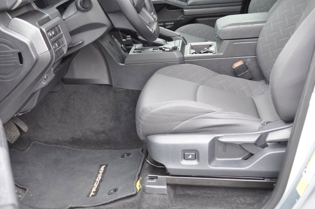 Used 2025 Toyota Tacoma SR5 image 7