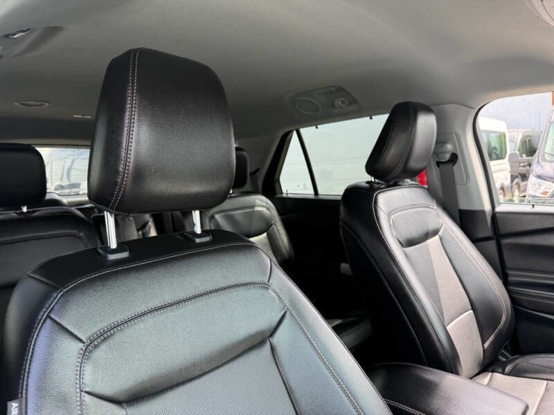 Used 2023 Ford Explorer Limited image 9