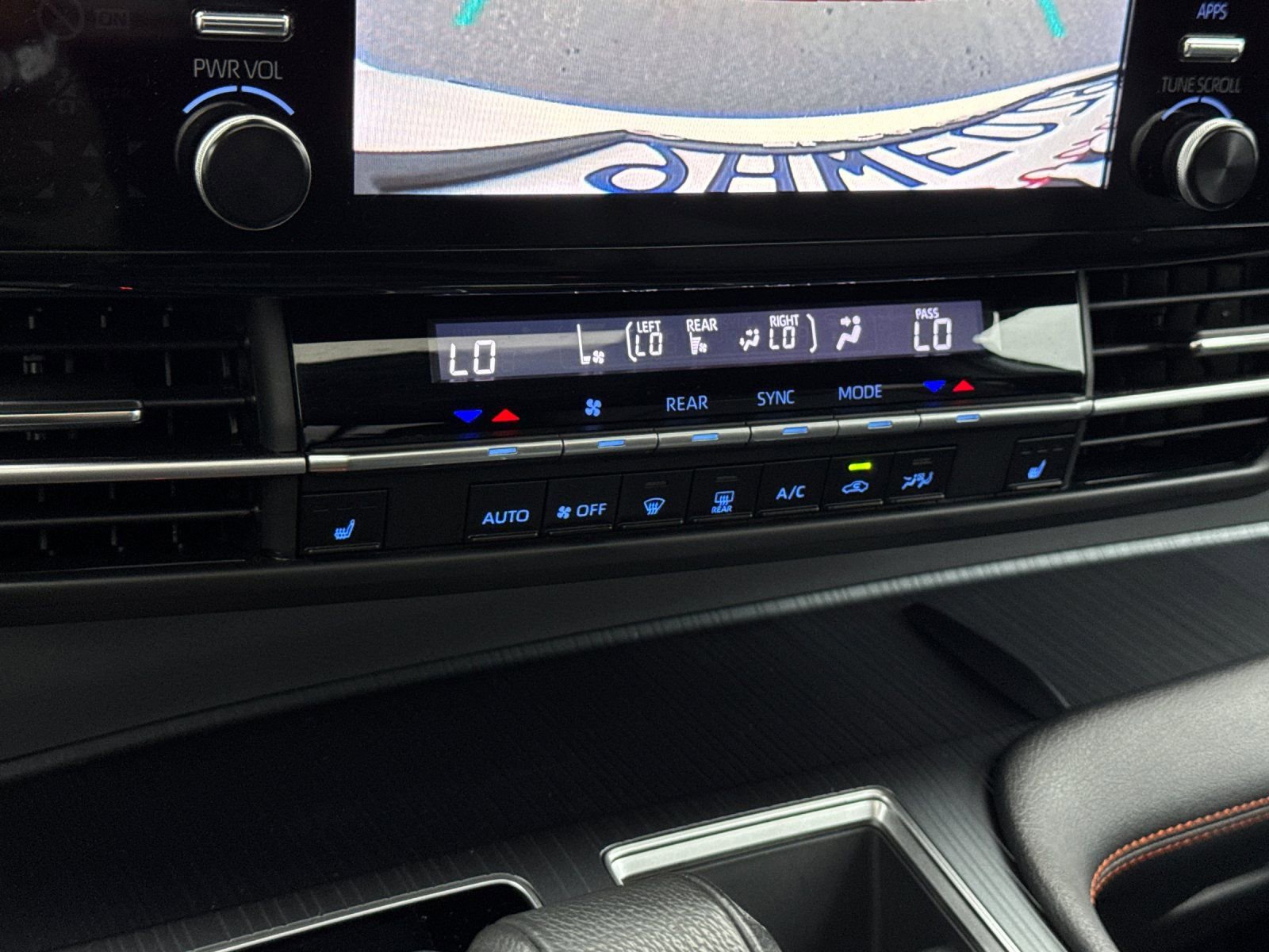 Used 2023 Toyota Sienna XSE image 21