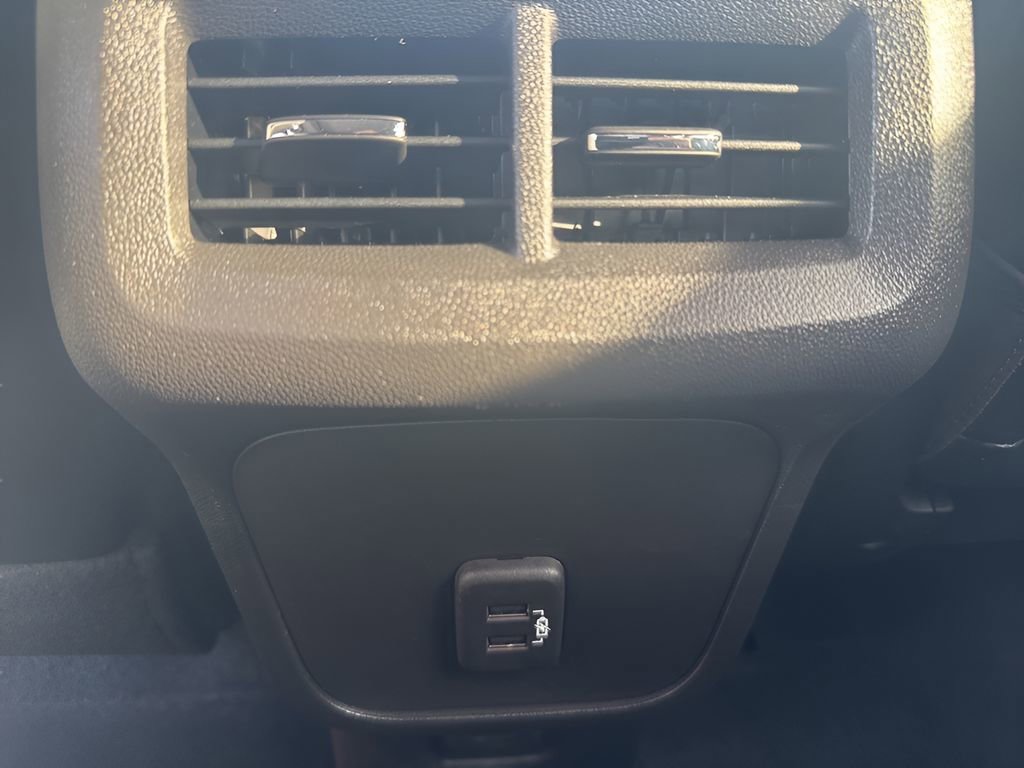 Used 2024 GMC Terrain SLT w/ Tech Package image 18