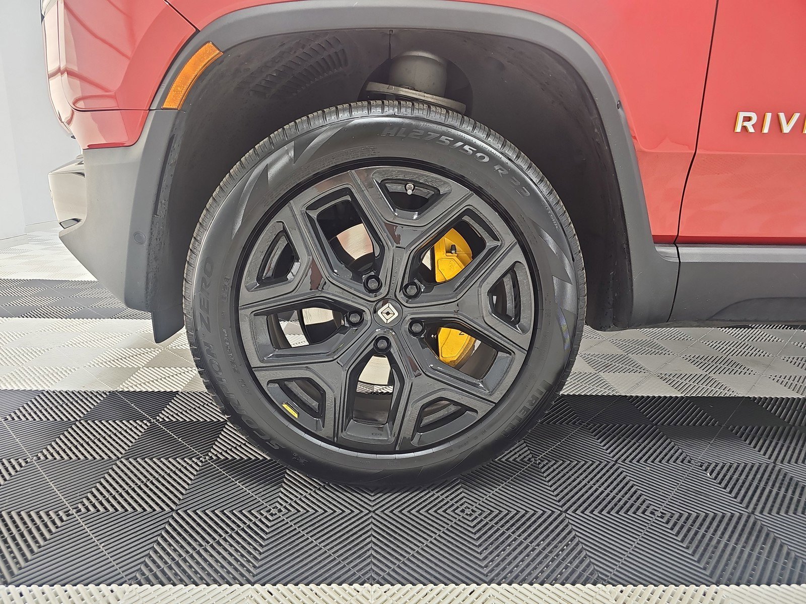 Used 2023 Rivian R1T Adventure image 9