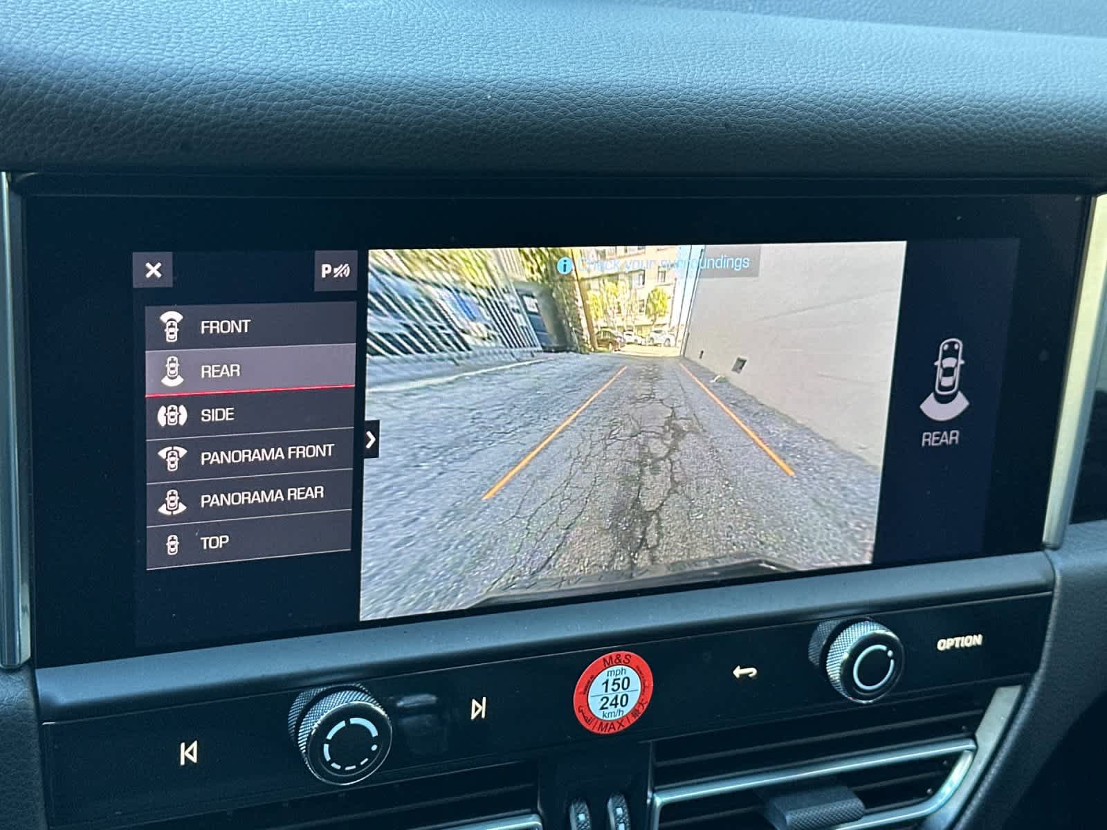 Certified 2025 Porsche Macan AWD/4WD image 22