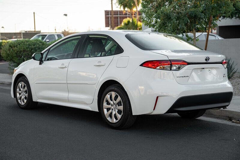 Used 2025 Toyota Corolla LE w/ Convenience Package image 3