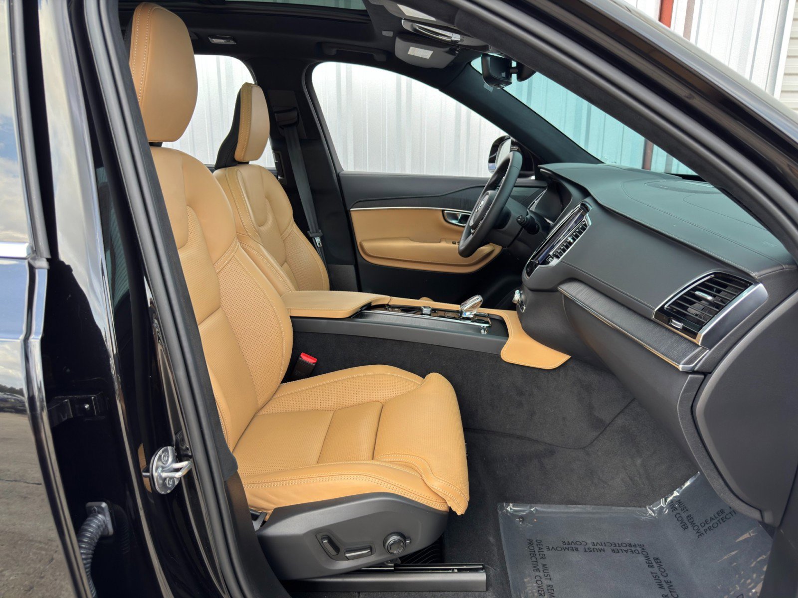 Used 2024 Volvo XC90 T8 Ultimate w/ Lounge Package image 15