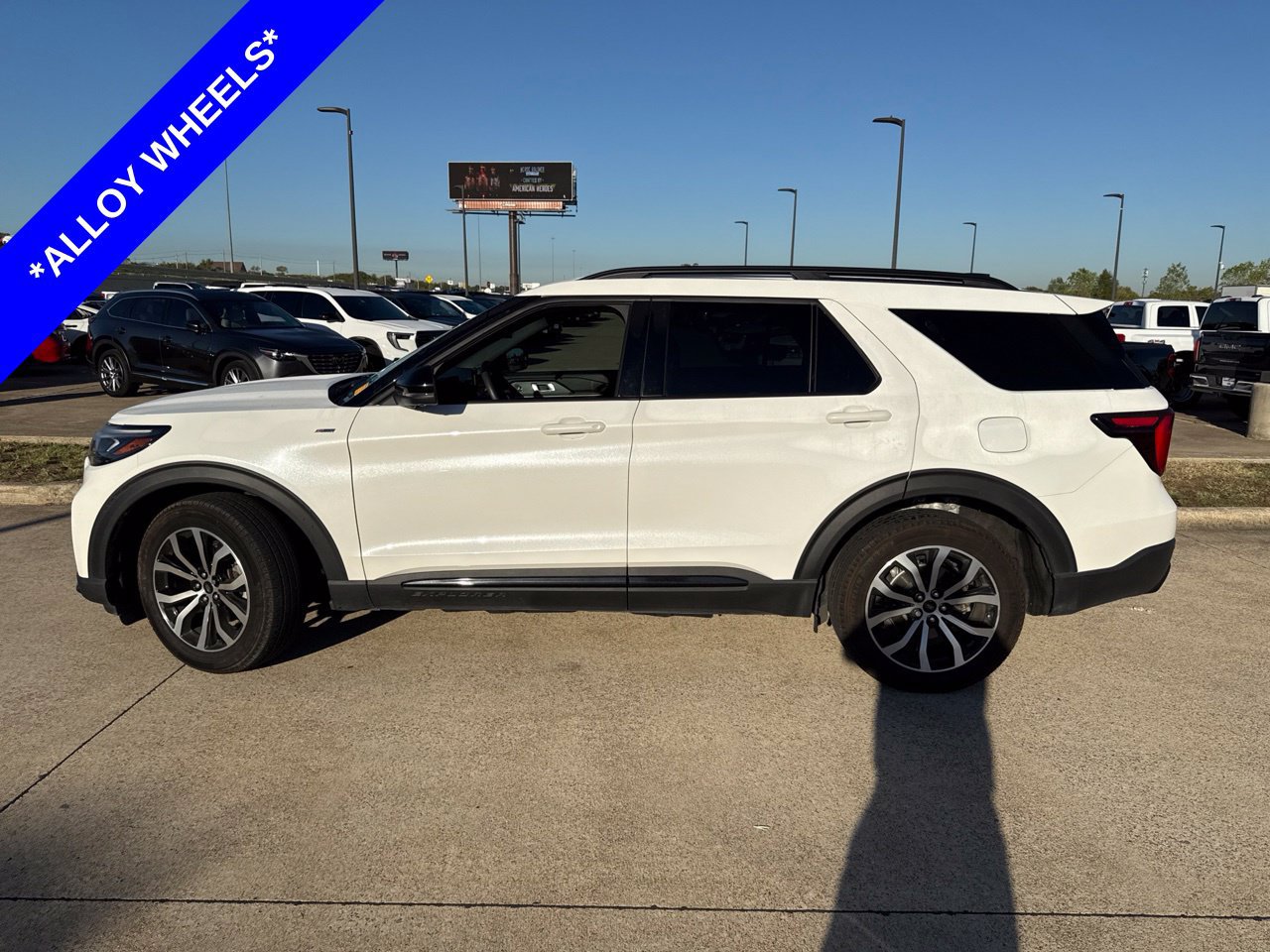 Used 2025 Ford Explorer ST-Line AWD/4WD image 3