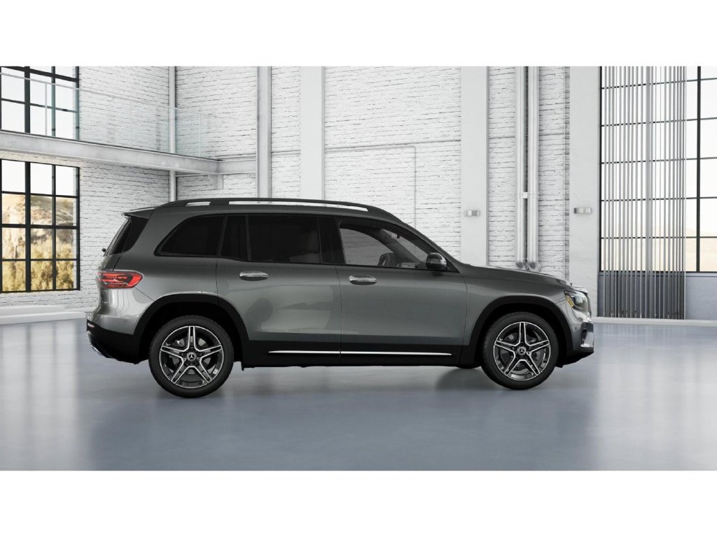 Used 2026 Mercedes-Benz GLB 250 4MATIC image 17