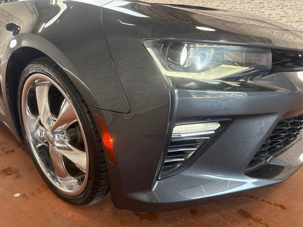 Used 2018 Chevrolet Camaro SS RWD image 9