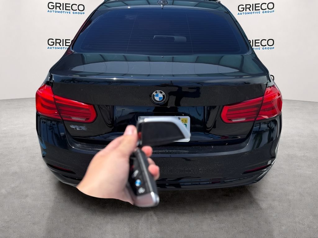 Used 2018 BMW 320i Sedan RWD image 4