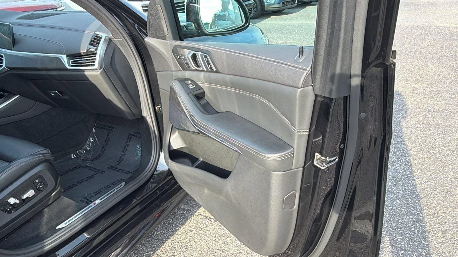 Used 2022 BMW X5 sDrive40i w/ M Sport Package RWD image 18
