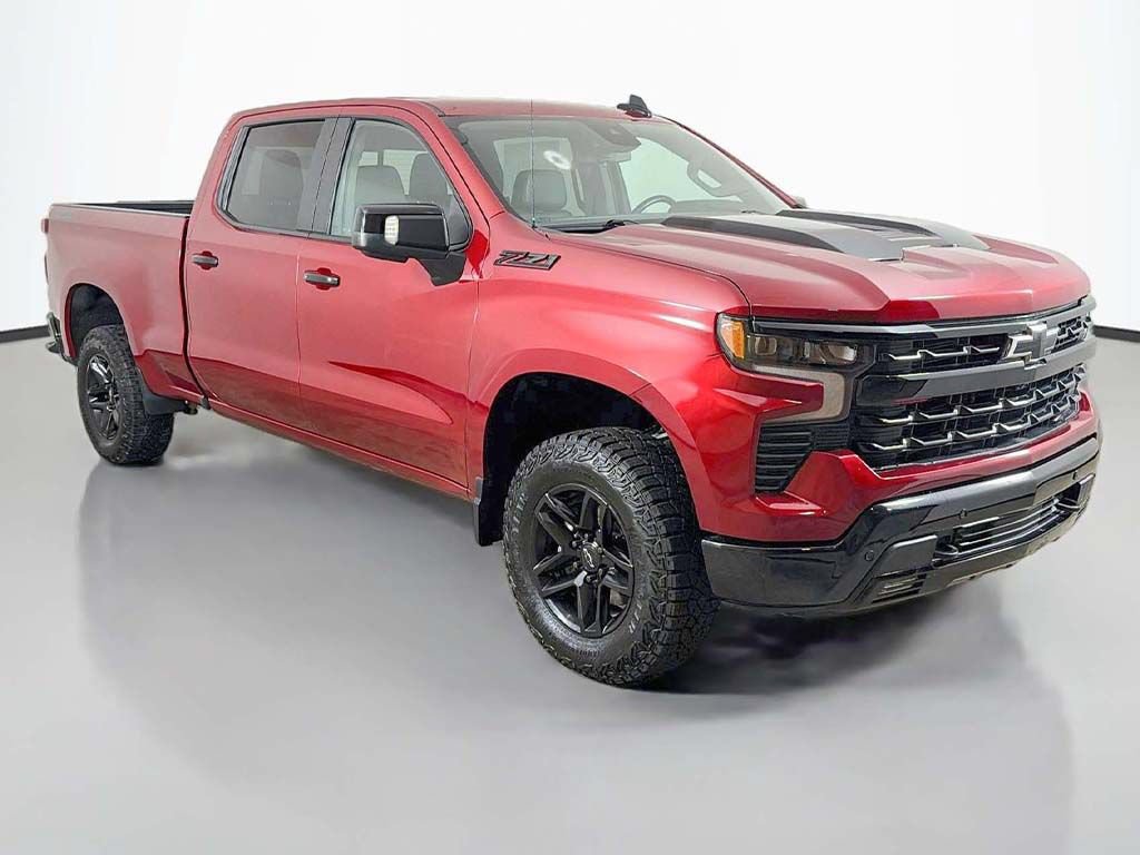 Used 2024 Chevrolet Silverado 1500 LT Trail Boss w/ LT Trail Boss Premium Package AWD/4WD image 2