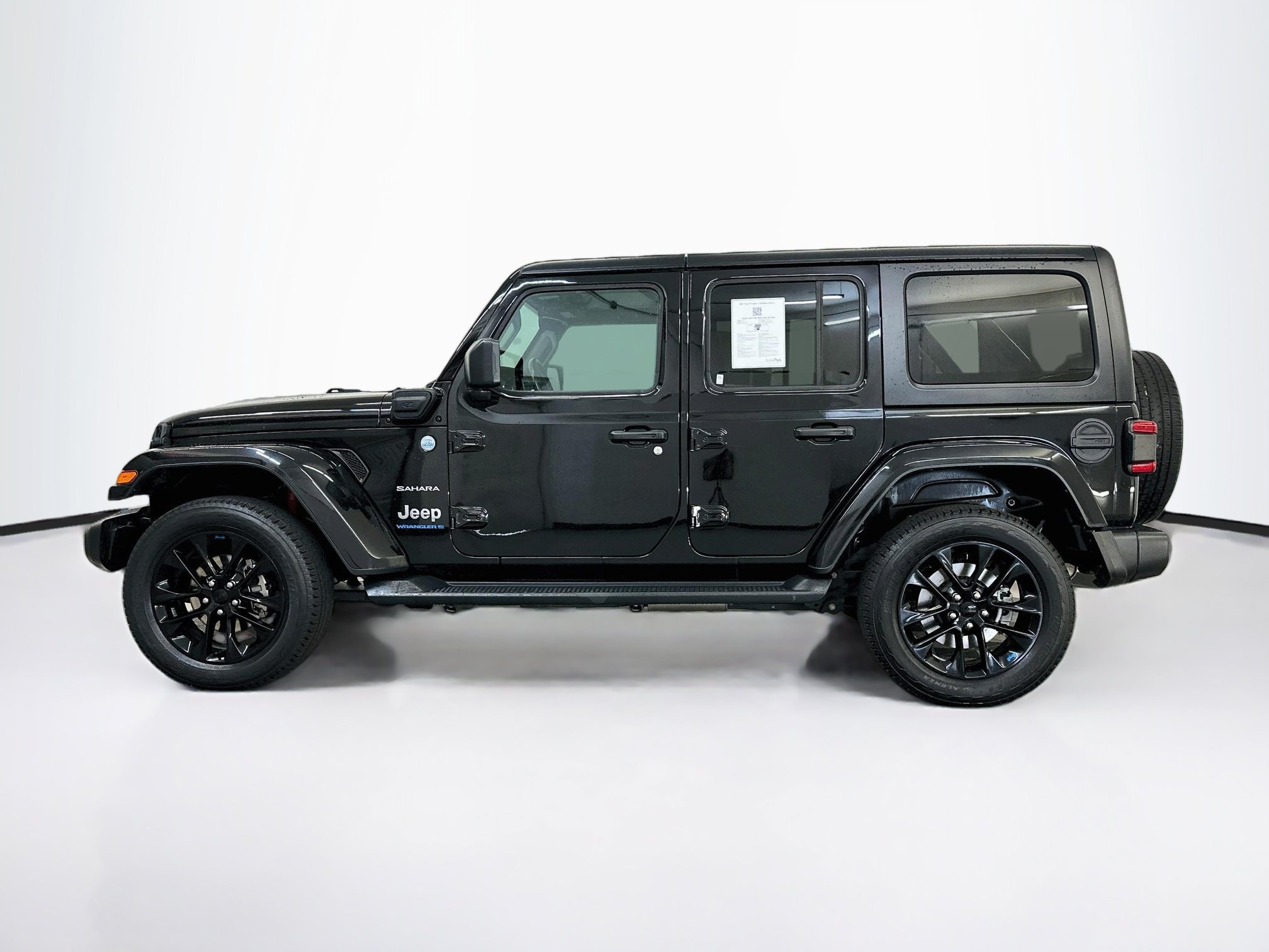 Used 2023 Jeep Wrangler Unlimited Sahara w/ Cold Weather Group AWD/4WD image 4