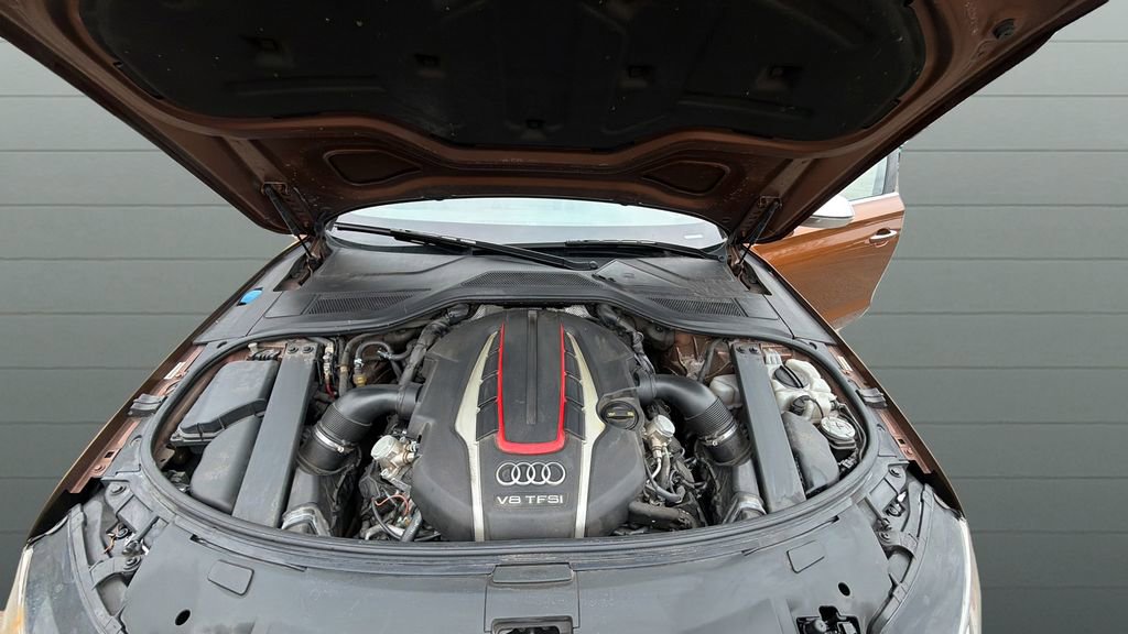 Used 2014 Audi S8 image 34