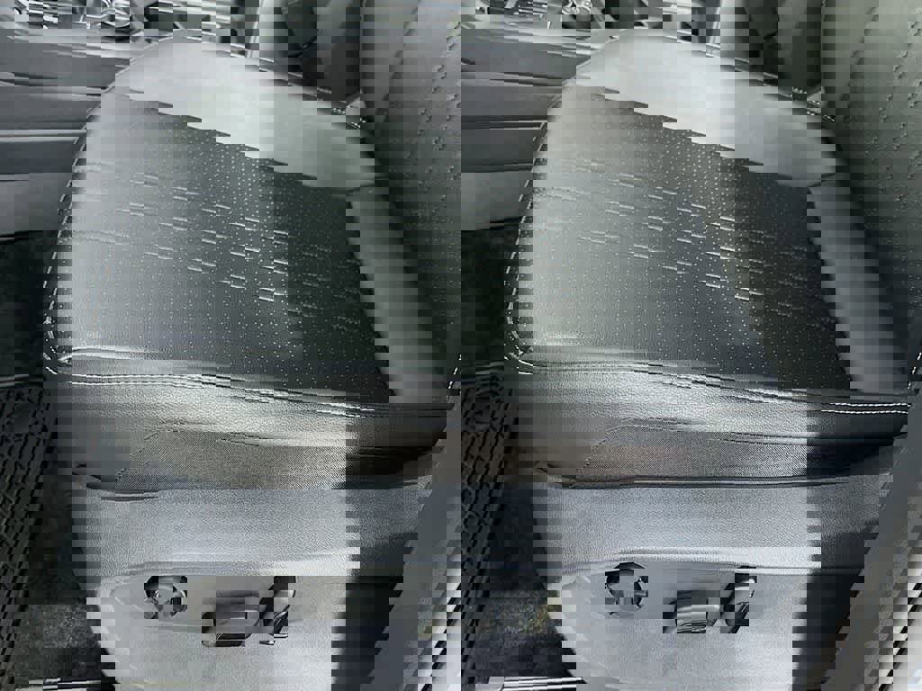 Used 2024 Volkswagen Tiguan SE R-Line image 30